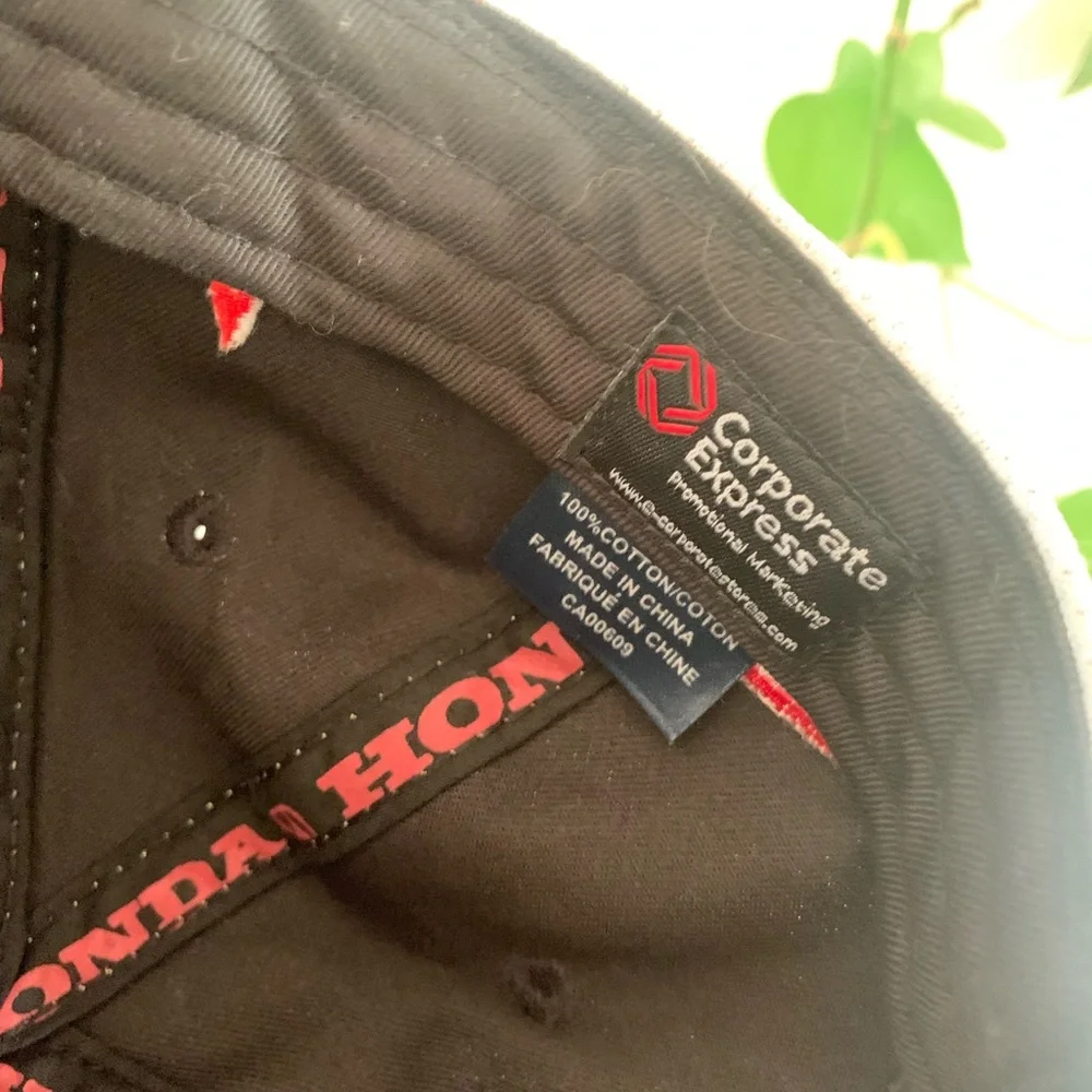 Honda Racing Cap 🏁 - Picture 2 of 5